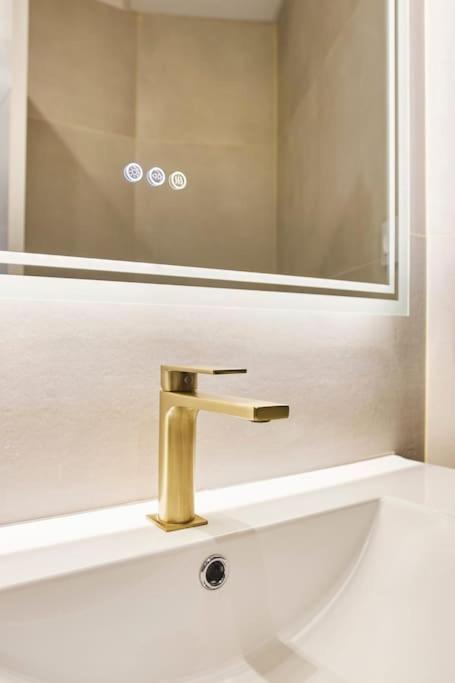 Gran Via Style Apartment Madrid Bagian luar foto
